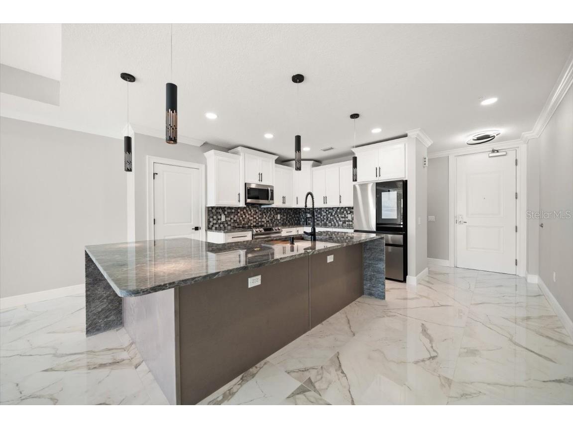 211 Dolphin Point #403 Clearwater Beach FL 33767 TB8459331 image5