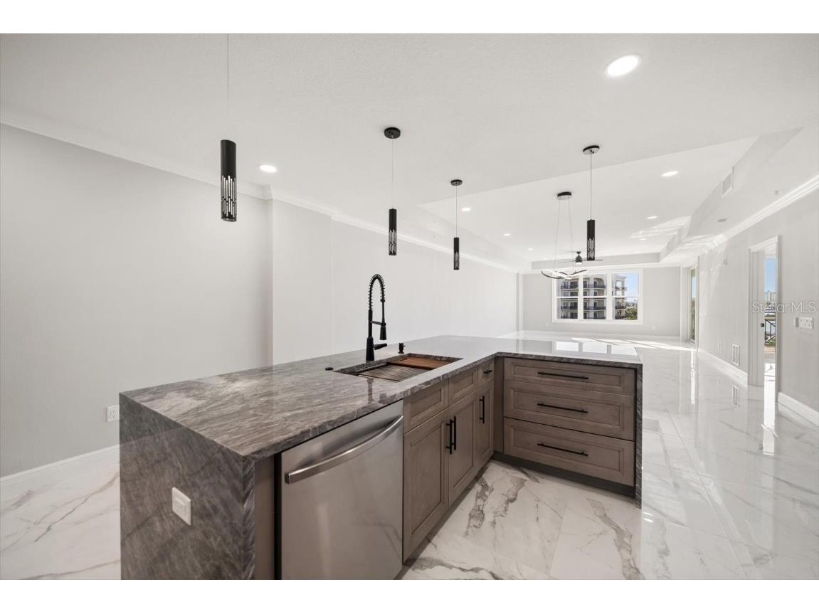 211 Dolphin Point #403 Clearwater Beach FL 33767 TB8459331 image6