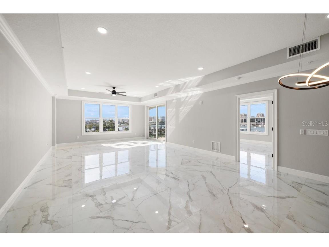 211 Dolphin Point #403 Clearwater Beach FL 33767 TB8459331 image9