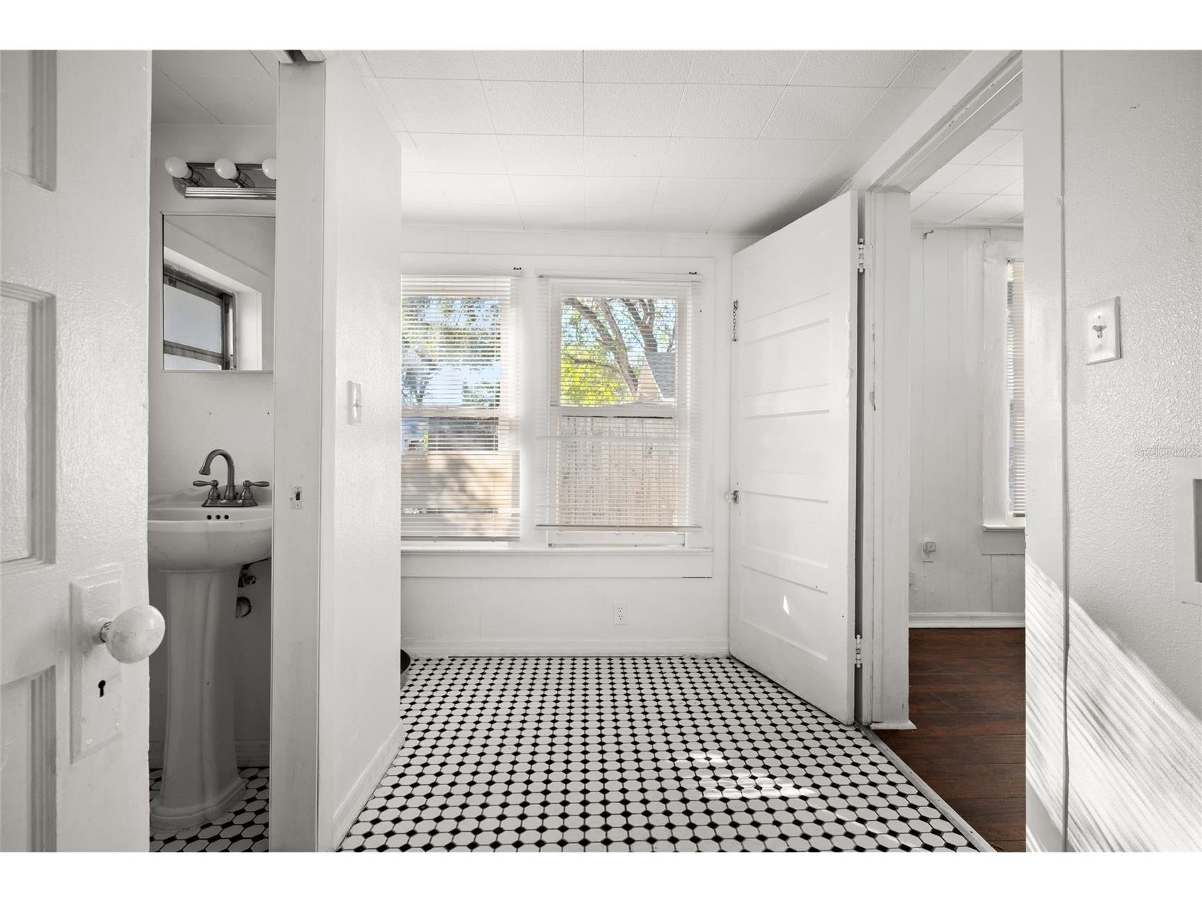 211 E Cluster Avenue Tampa FL 33604 TB8466373 image17