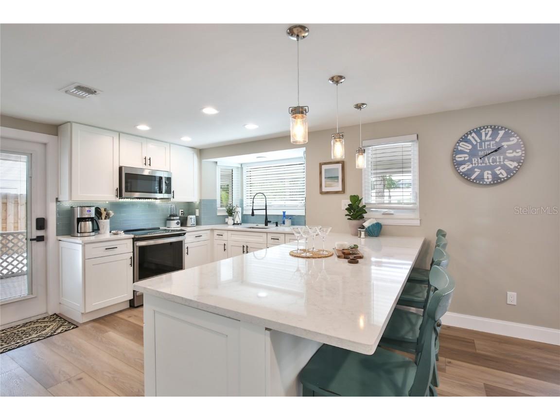 211 Island Circle Sarasota FL 34242 A4658382 image11