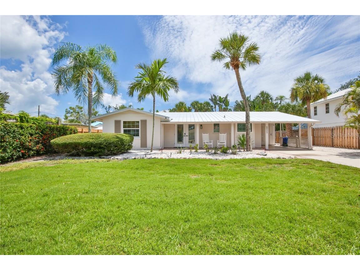 211 Island Circle Sarasota FL 34242 A4658382 image2