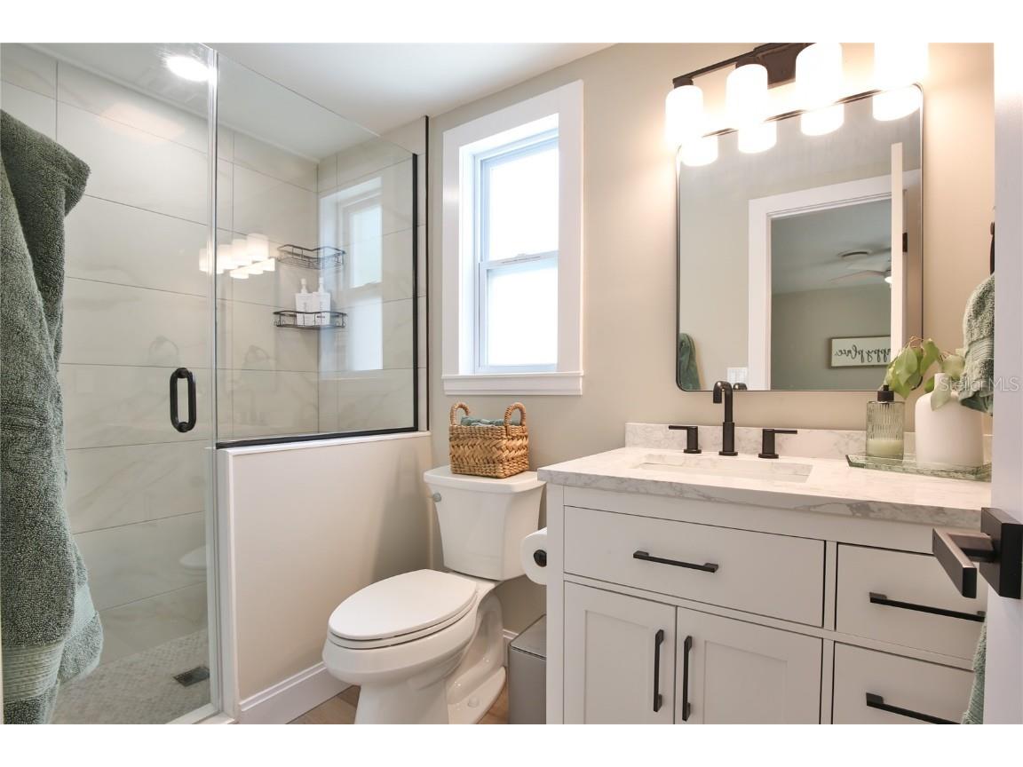 211 Island Circle Sarasota FL 34242 A4658382 image23