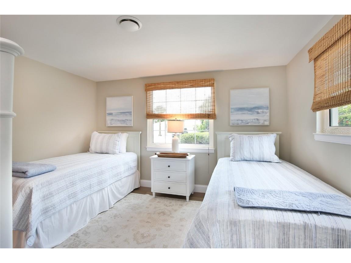 211 Island Circle Sarasota FL 34242 A4658382 image25