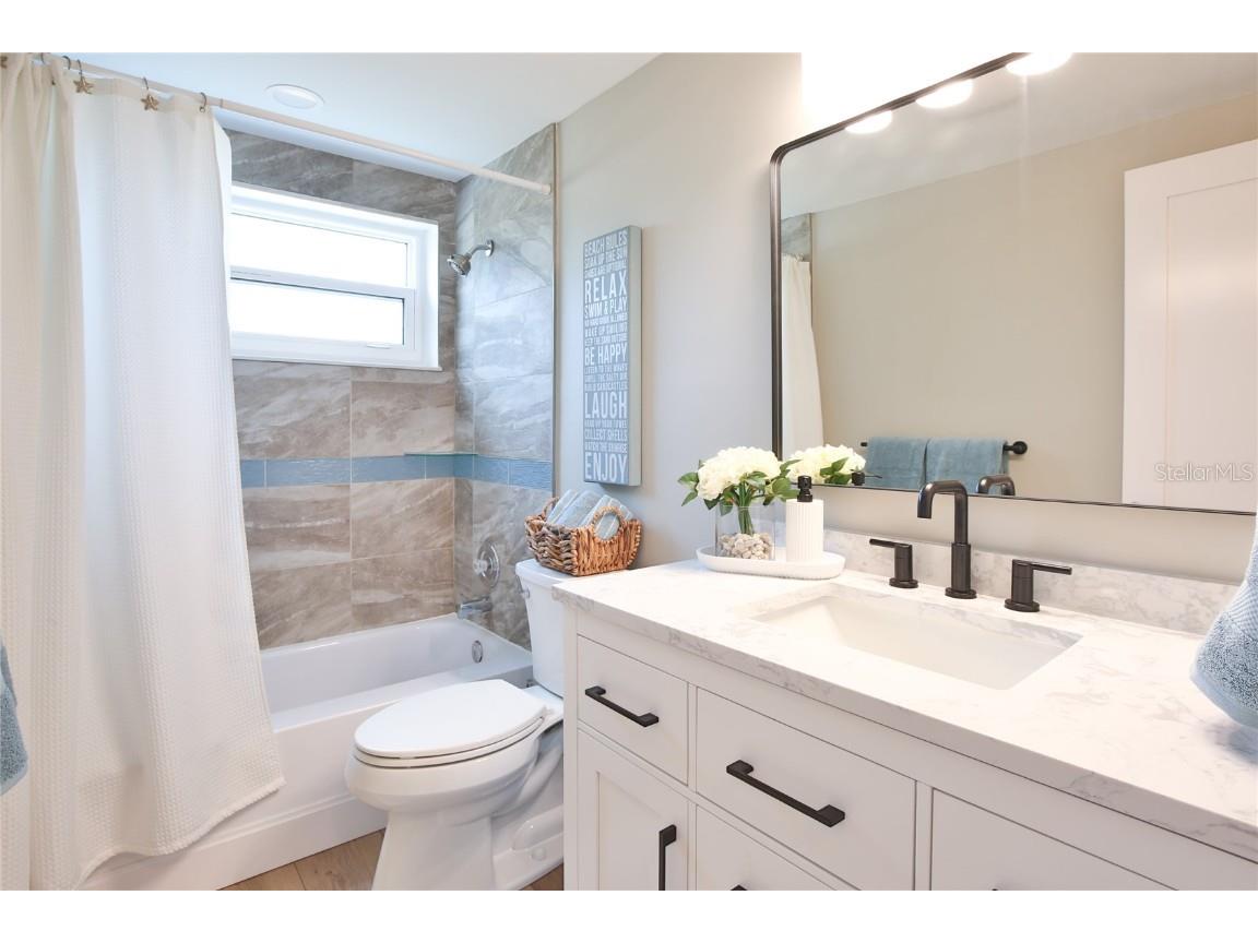 211 Island Circle Sarasota FL 34242 A4658382 image28