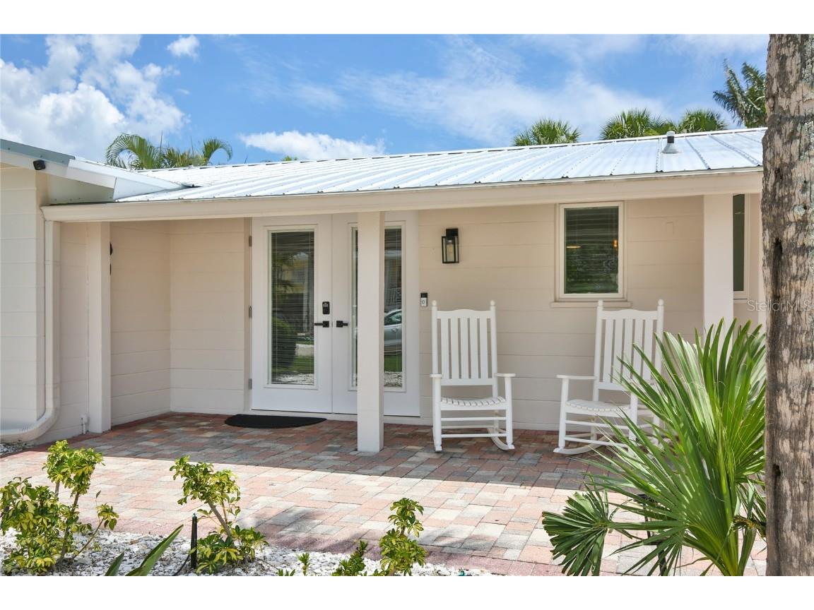 211 Island Circle Sarasota FL 34242 A4658382 image3