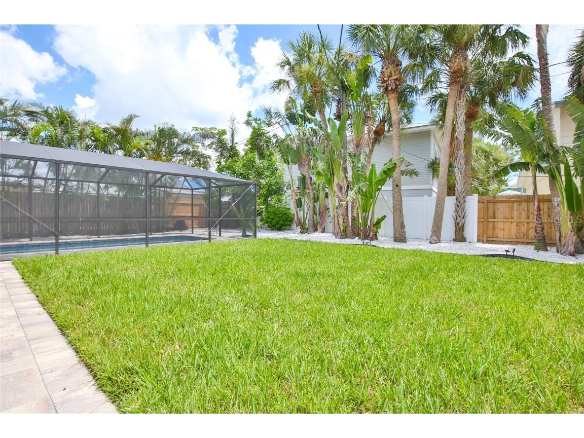 211 Island Circle Sarasota FL 34242 A4658382 image35