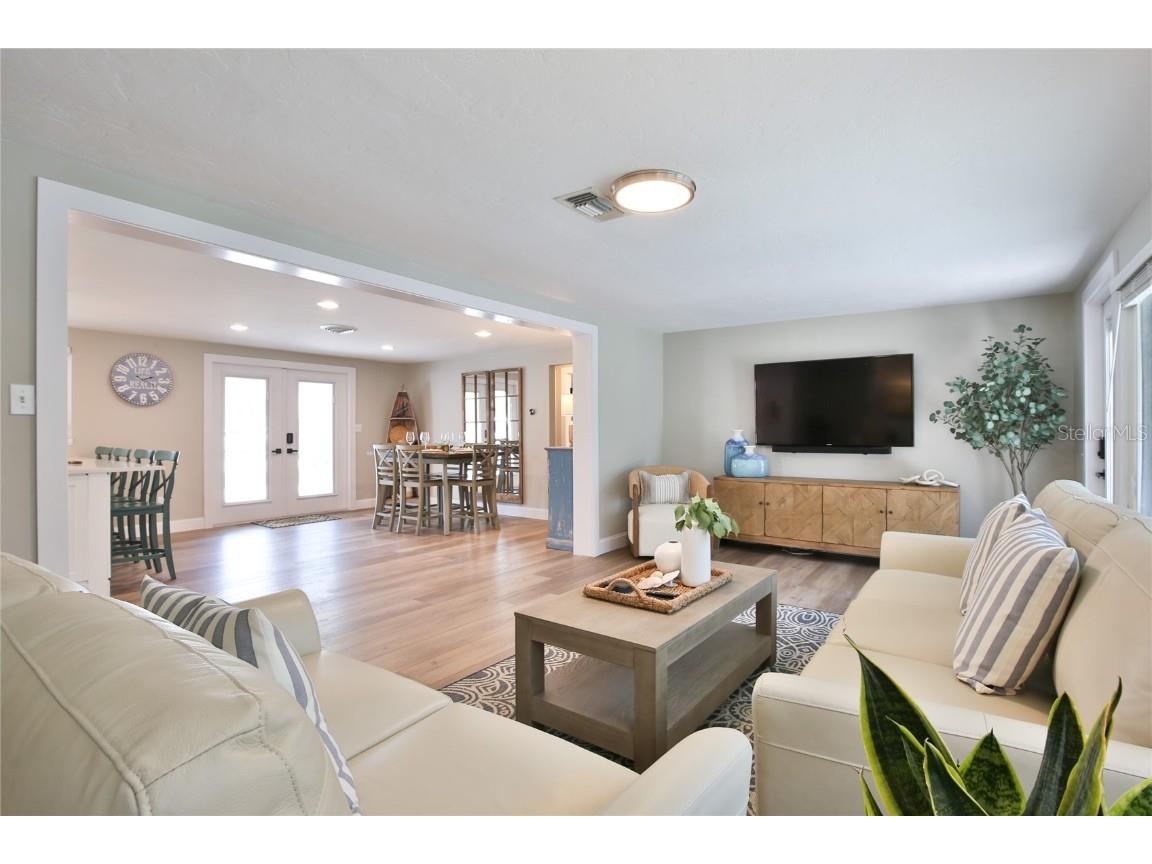 211 Island Circle Sarasota FL 34242 A4658382 image5