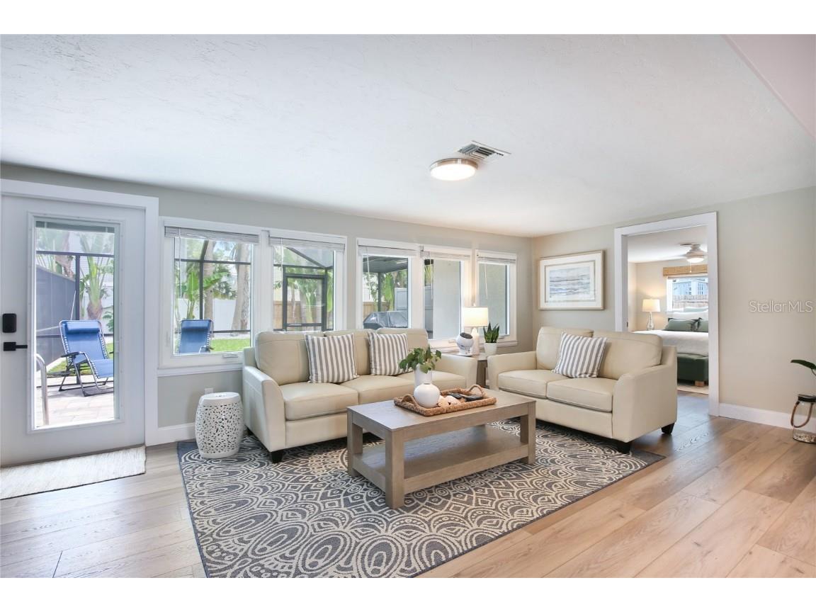 211 Island Circle Sarasota FL 34242 A4658382 image7