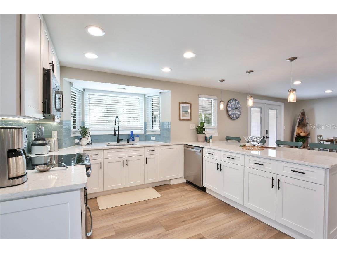 211 Island Circle Sarasota FL 34242 A4658382 image9