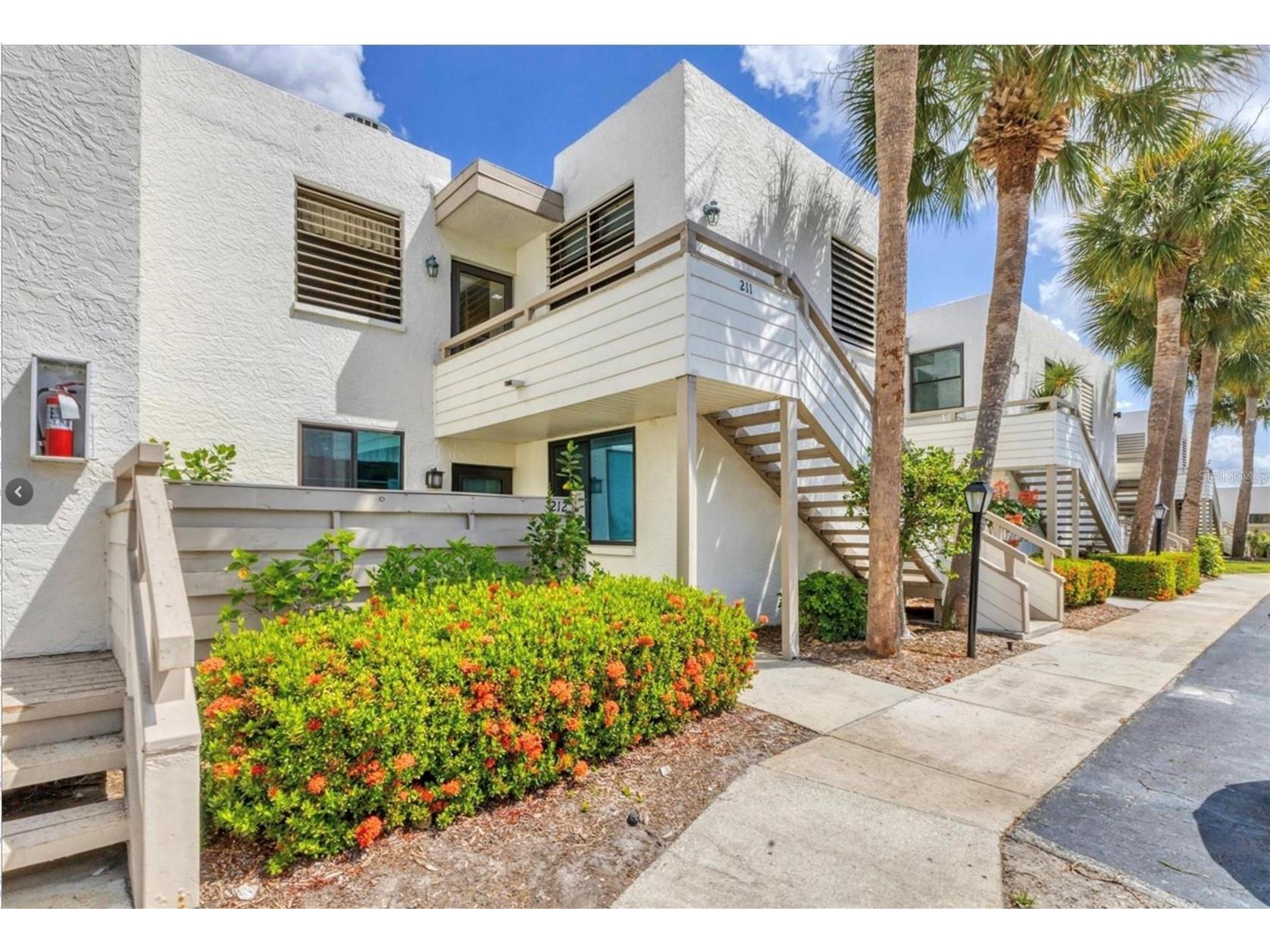211 Lakewood Drive #211 Bradenton FL 34210 A4687200 image1
