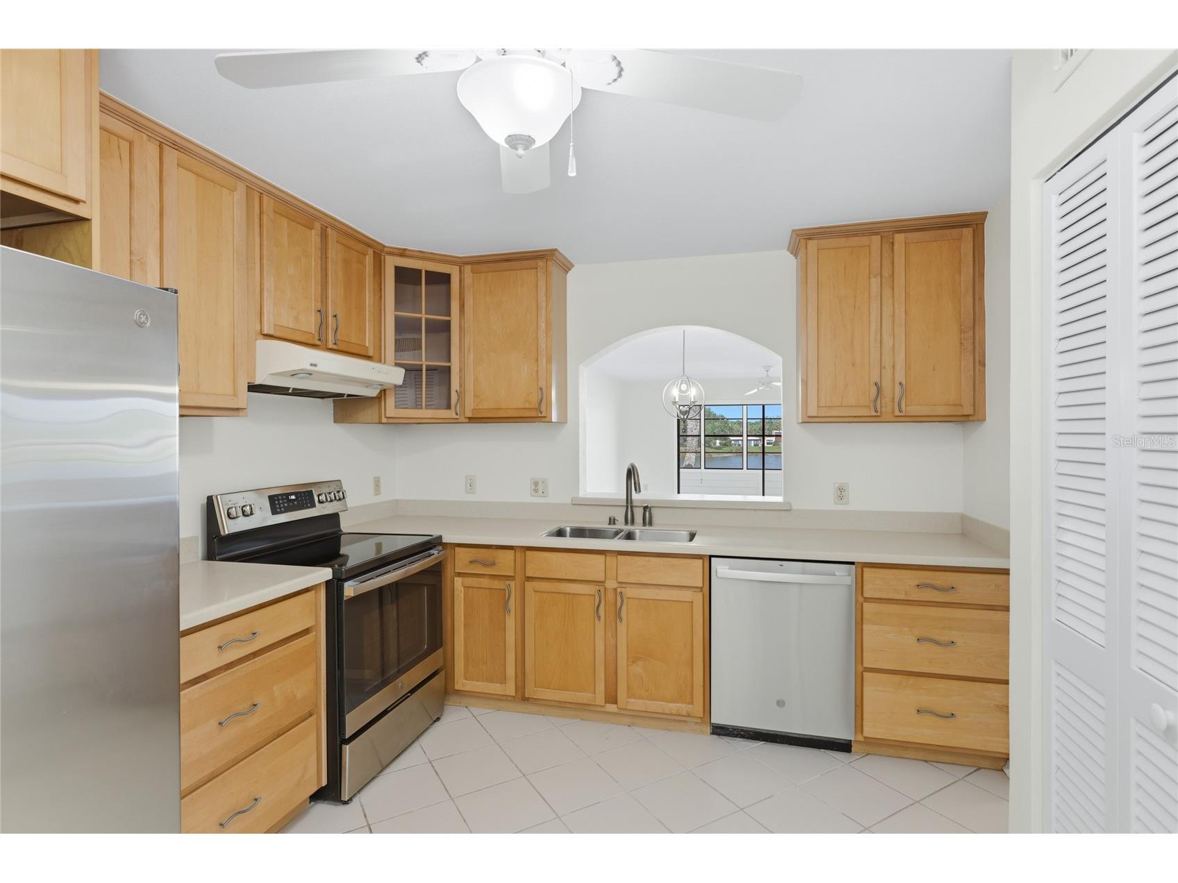 211 Lakewood Drive #211 Bradenton FL 34210 A4687200 image2