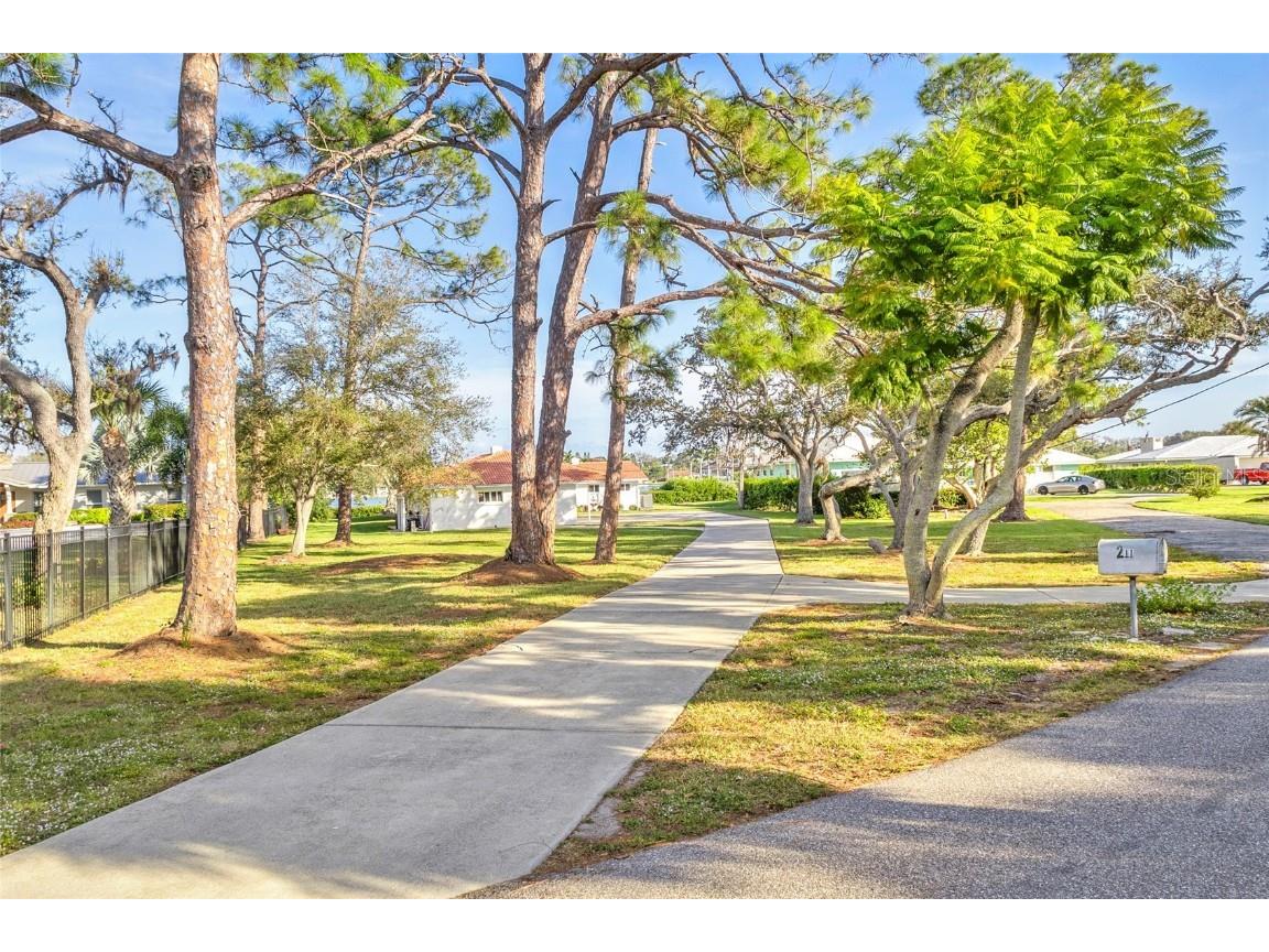 211 Louella Lane Nokomis FL 34275 - LYON'S BAY A4674540 image3