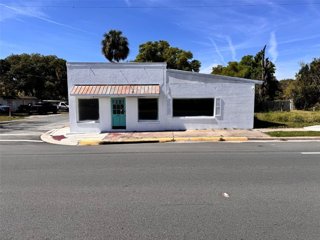 211 N Central Avenue Umatilla FL 32784 S5101186 image1