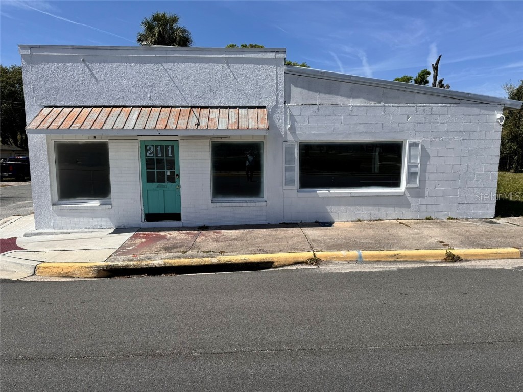 211 N Central Avenue, Umatilla, FL, 32784 MLS S5101186 Edina Realty