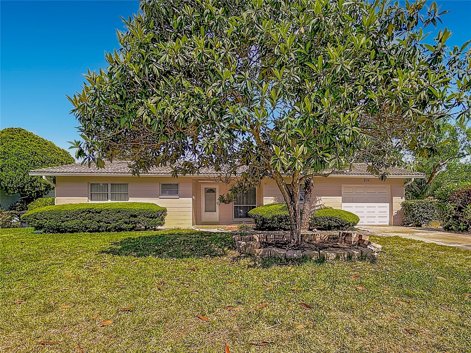 211 NW Monroe Circle N Saint Petersburg FL 33702 TB8504397 image1