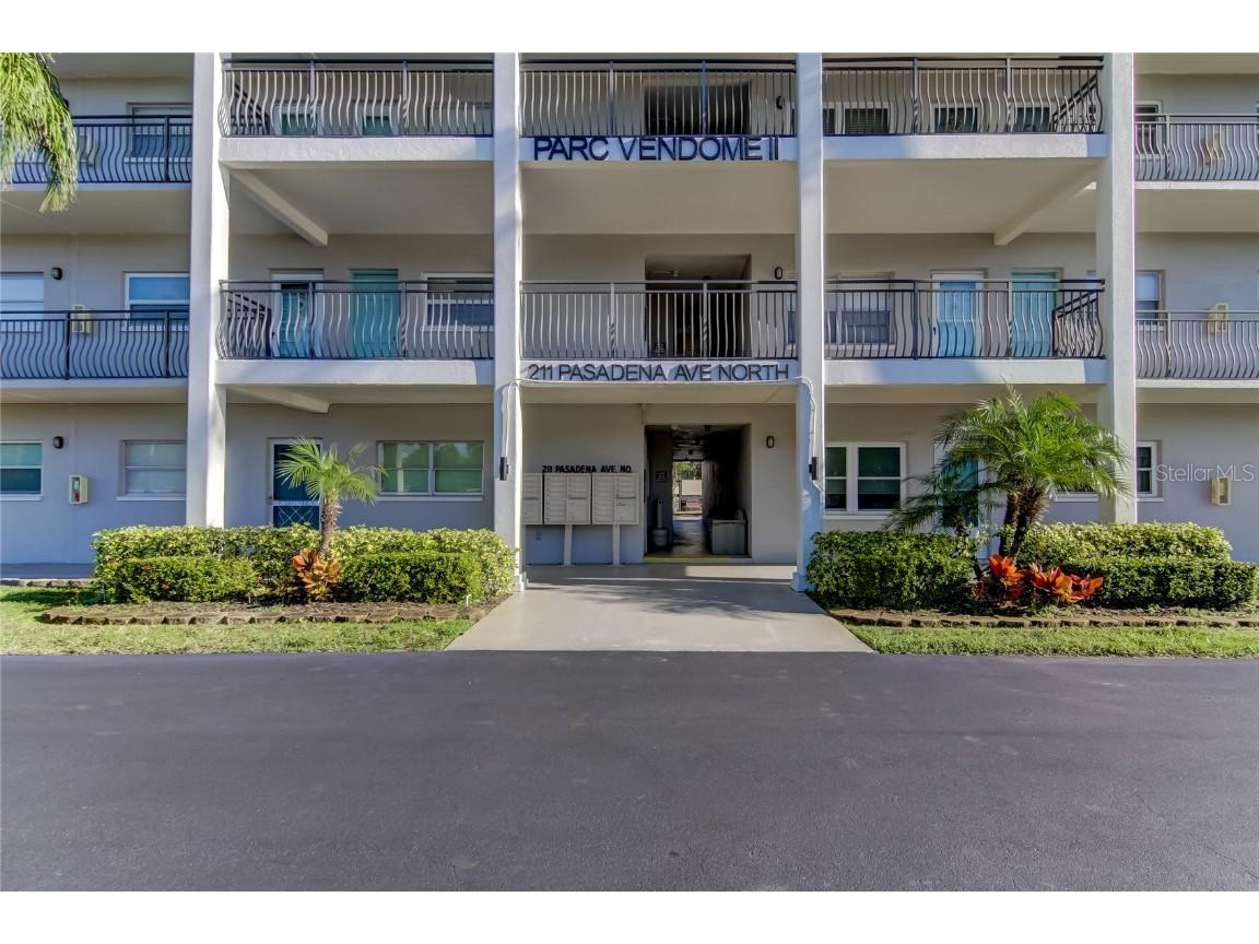 211 Pasadena Avenue N #107 Saint Petersburg FL 33710 U8230595 image1