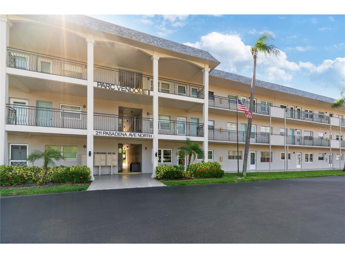211 Pasadena Avenue N #109 Saint Petersburg FL 33710 TB8400779 image1