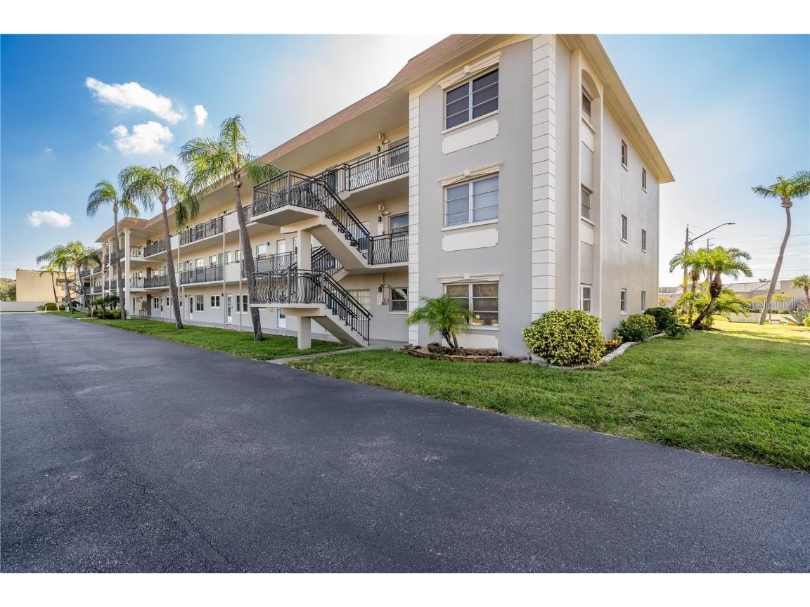 211 Pasadena Avenue N #303 Saint Petersburg FL 33710 U8212566 image1
