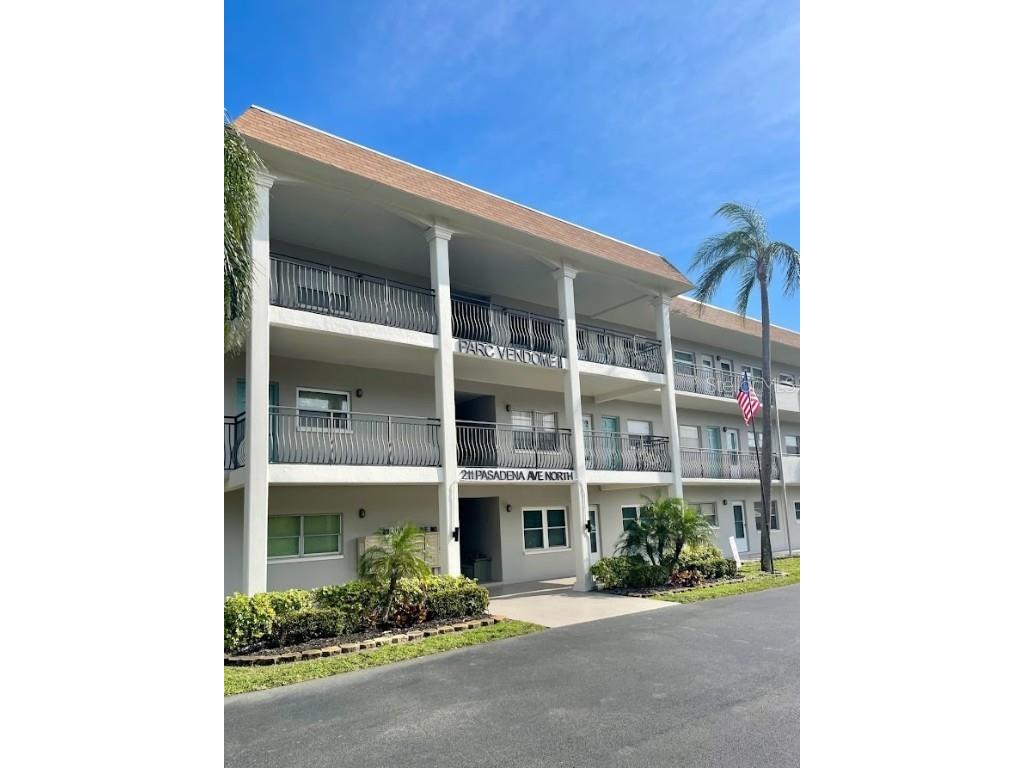 211 Pasadena Avenue N #306 Saint Petersburg FL 33710 U8194086 image1