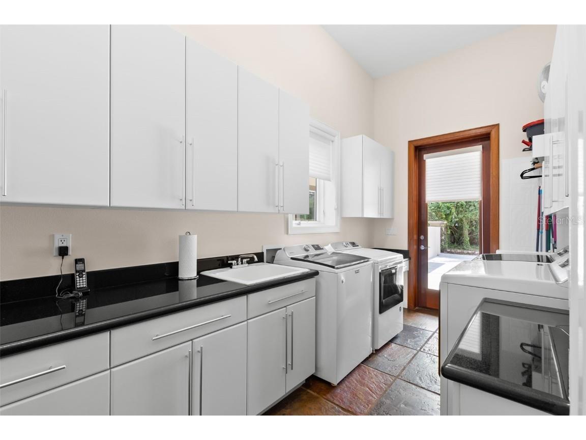 211 Rue Des Chateaux Tarpon Springs FL 34688 - LAKE TARPON TB8428028 image90