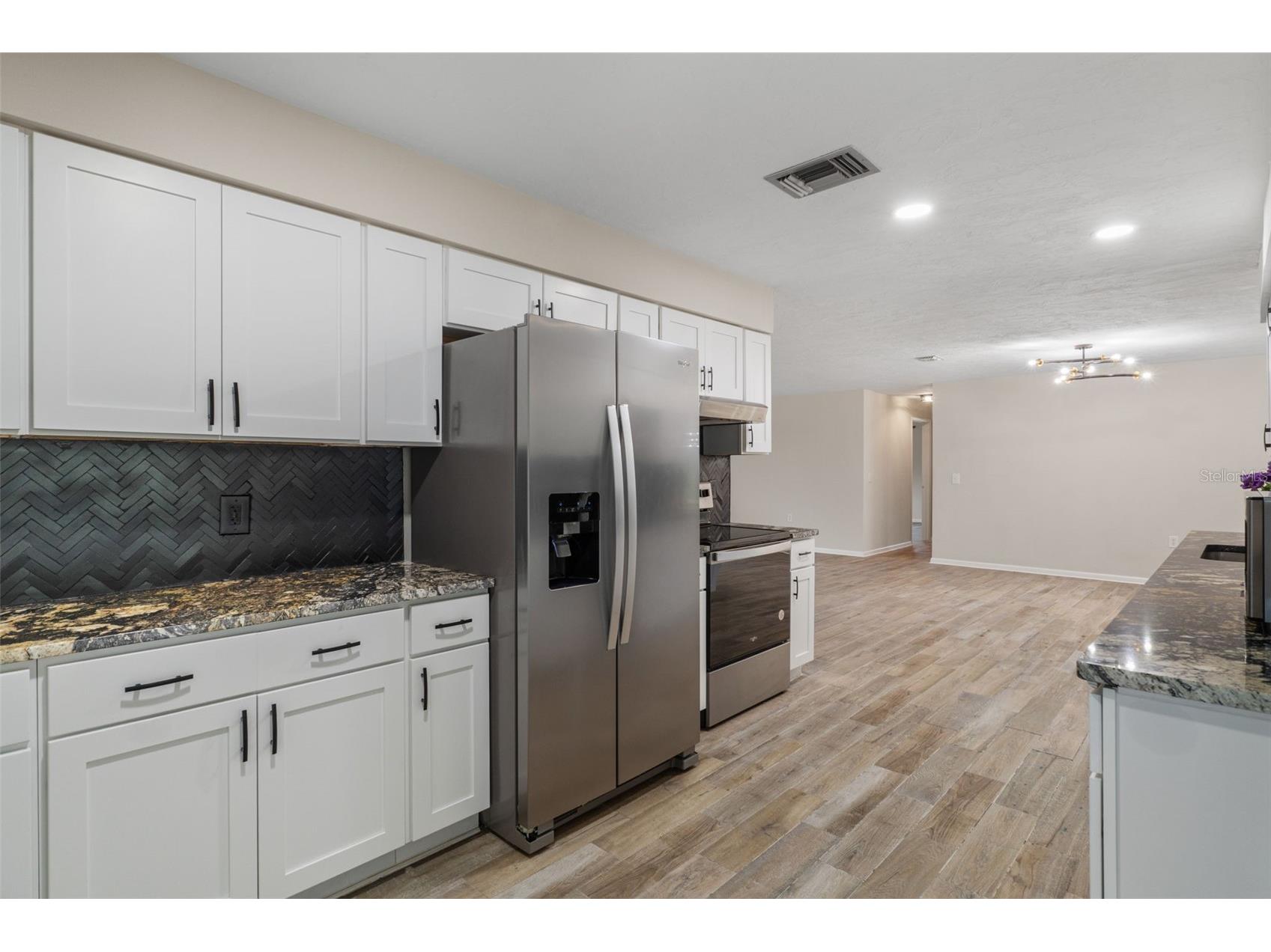 211 S Davis Street Beverly Hills FL 34465 OM729105 image6