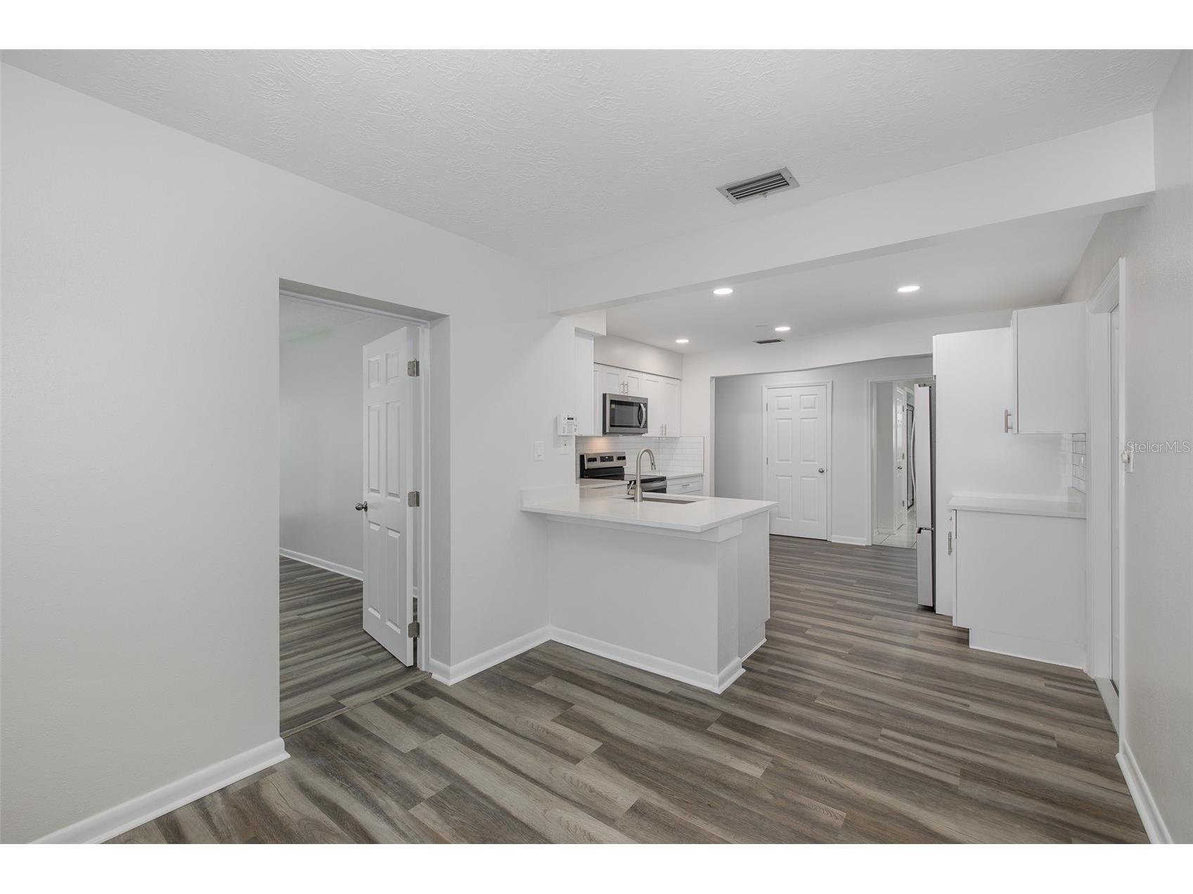 211 Timberlane Drive Palm Harbor FL 34683 TB8518243 image10