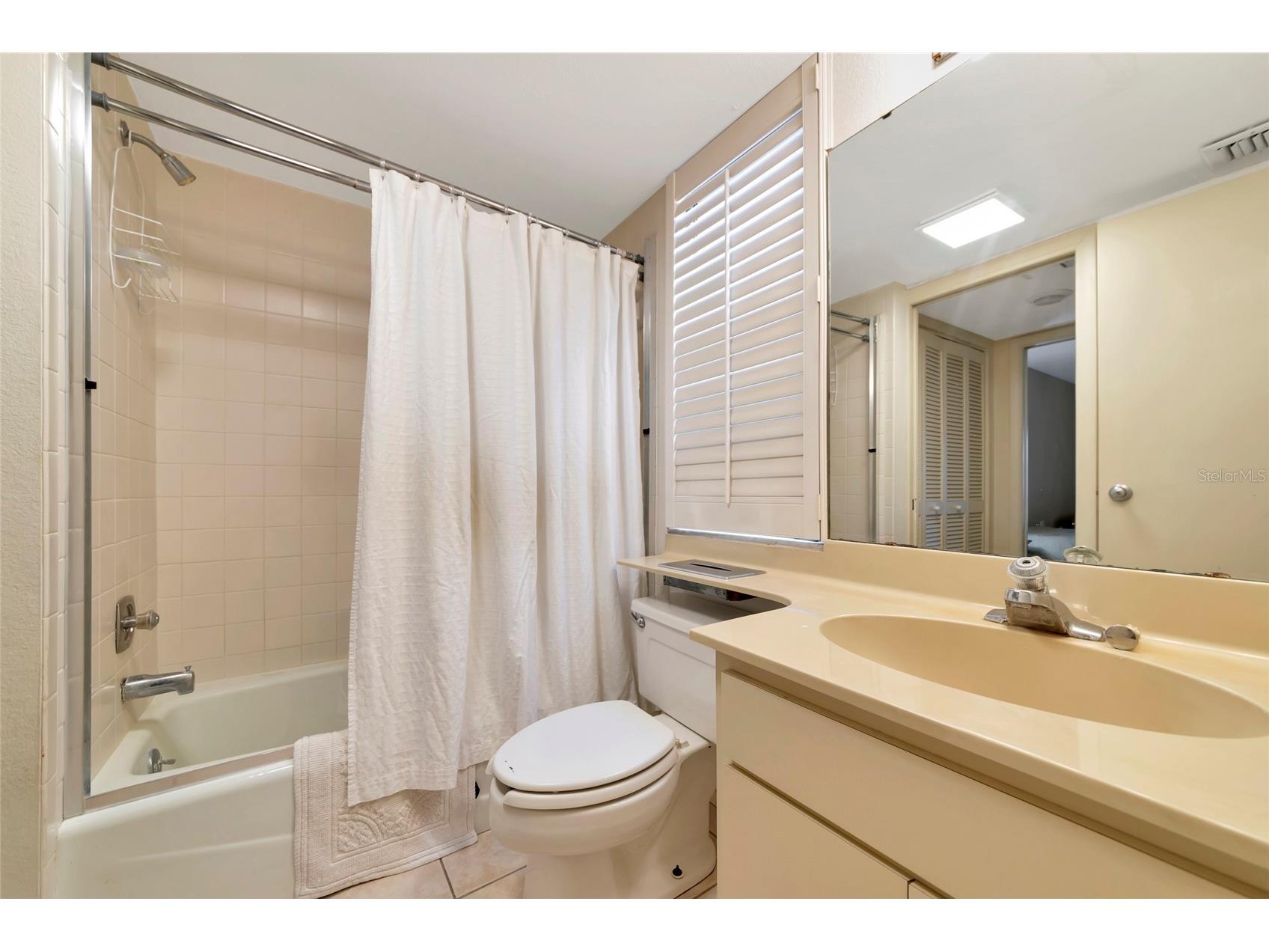 211 Woodland Drive #211 Osprey FL 34229 A4684191 image15