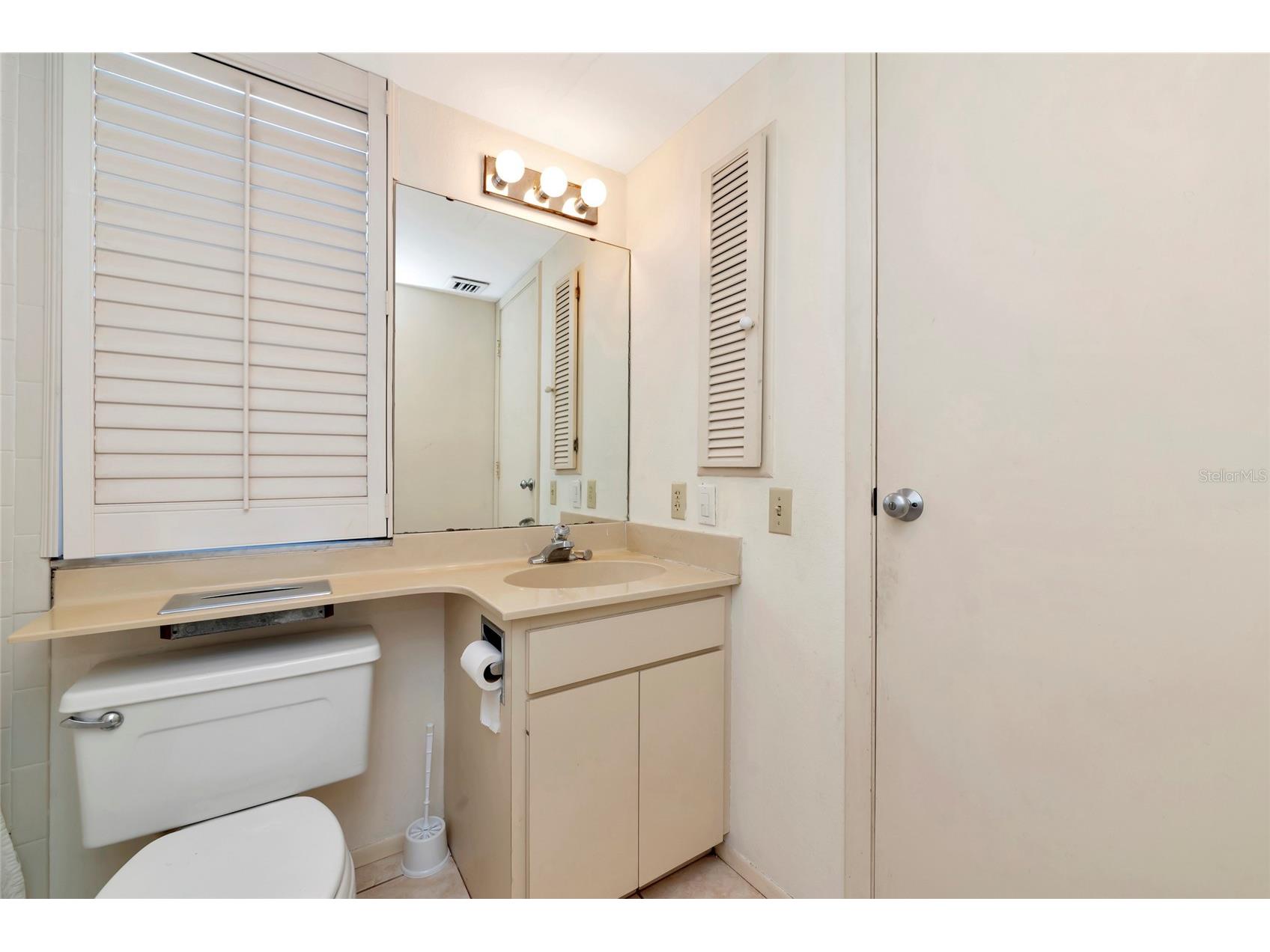 211 Woodland Drive #211 Osprey FL 34229 A4684191 image16
