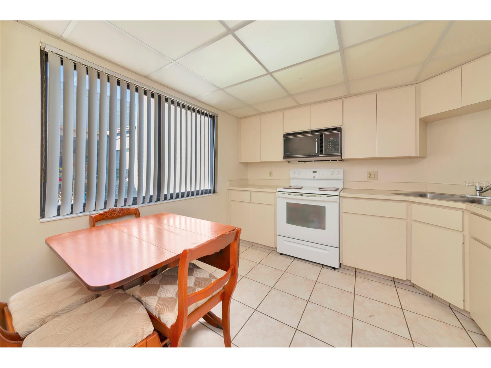 211 Woodland Drive #211 Osprey FL 34229 A4684191 image5