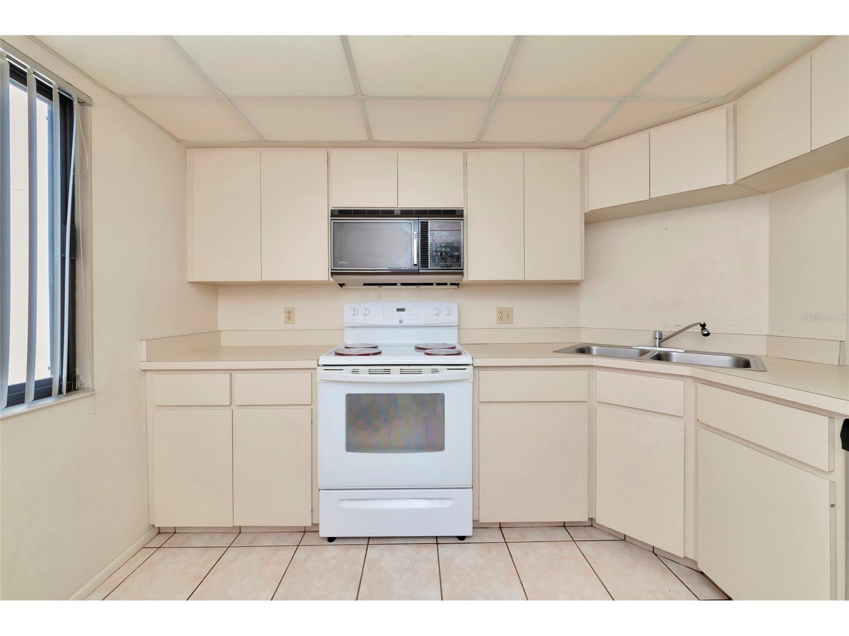 211 Woodland Drive #211 Osprey FL 34229 A4684191 image6