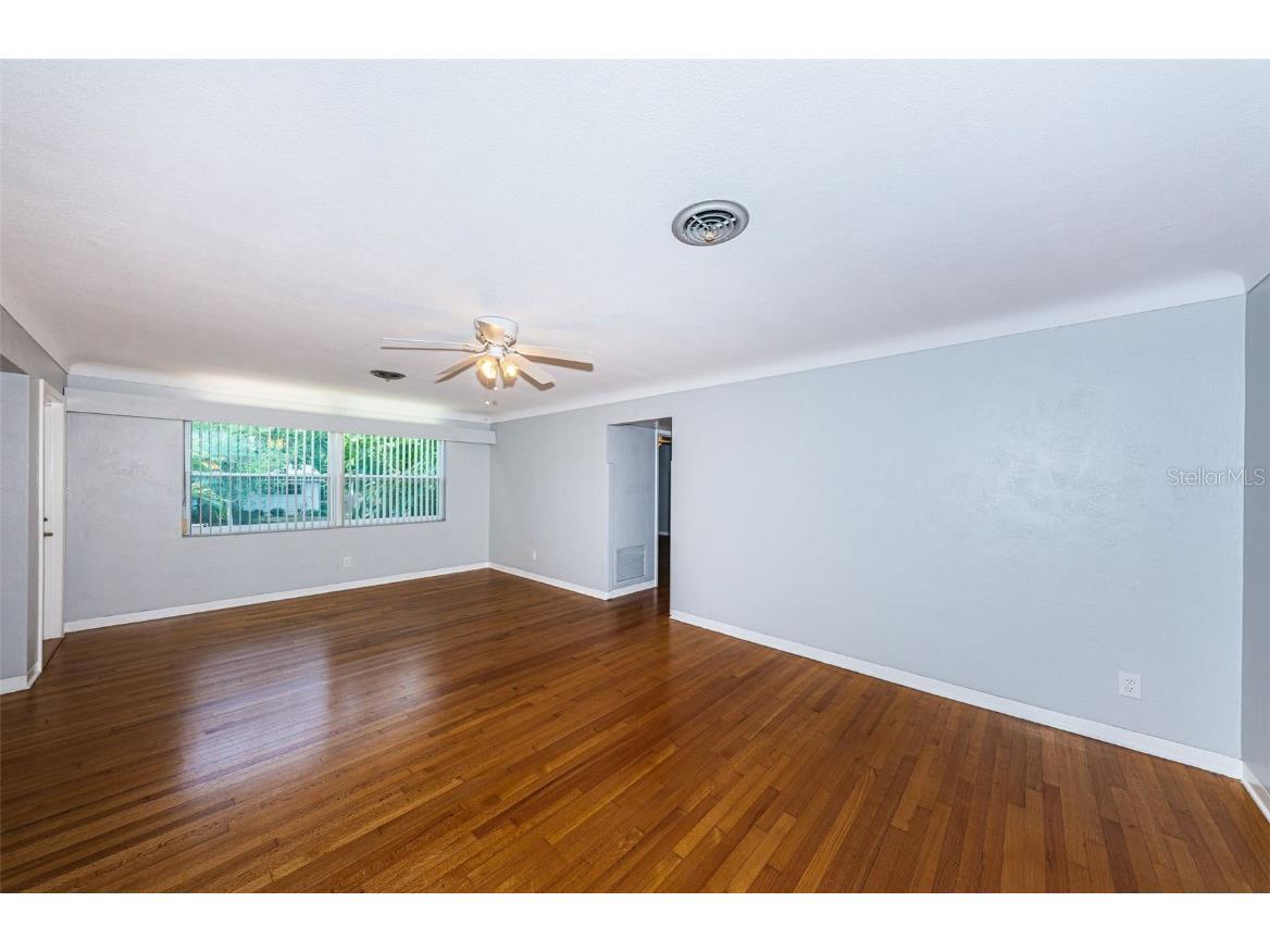 2110 57th Avenue N Saint Petersburg FL 33714 TB8427970 image9