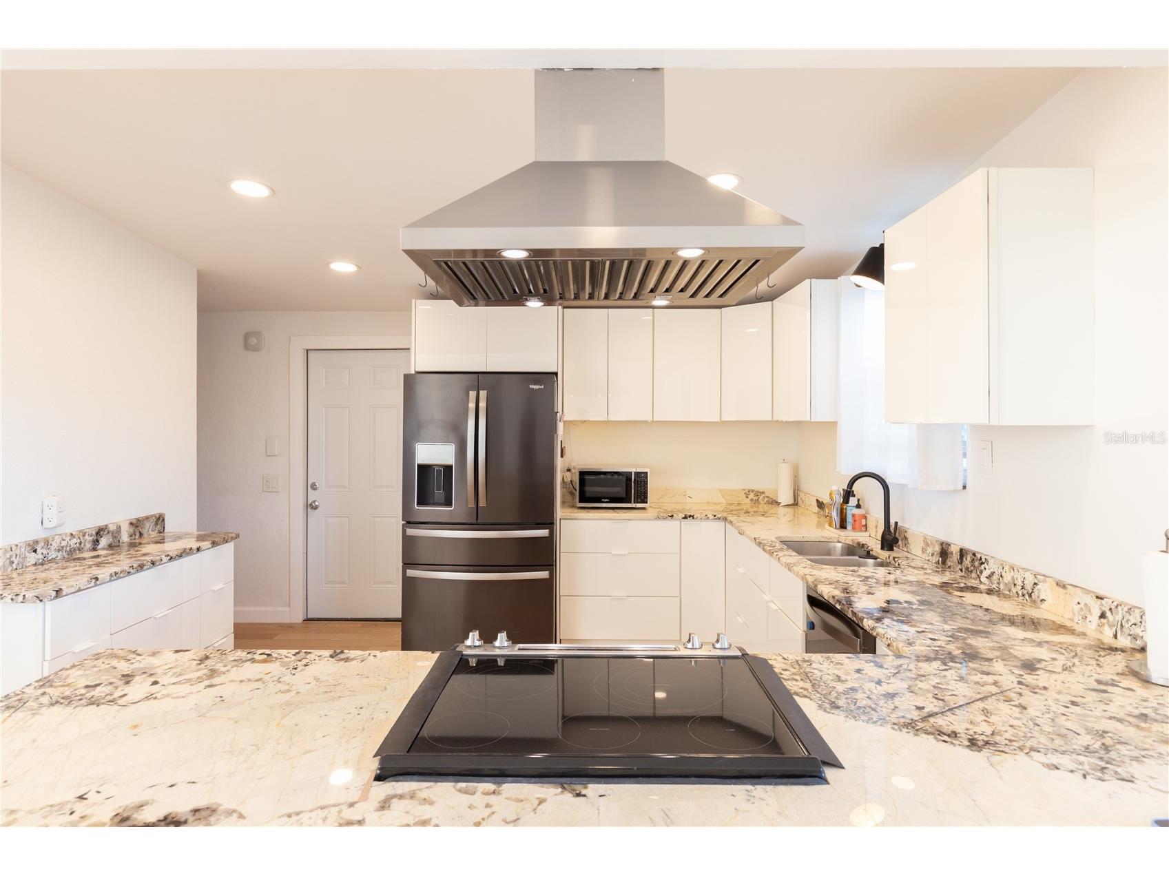 2110 Alcazar Way S Saint Petersburg FL 33712 TB8493208 image8