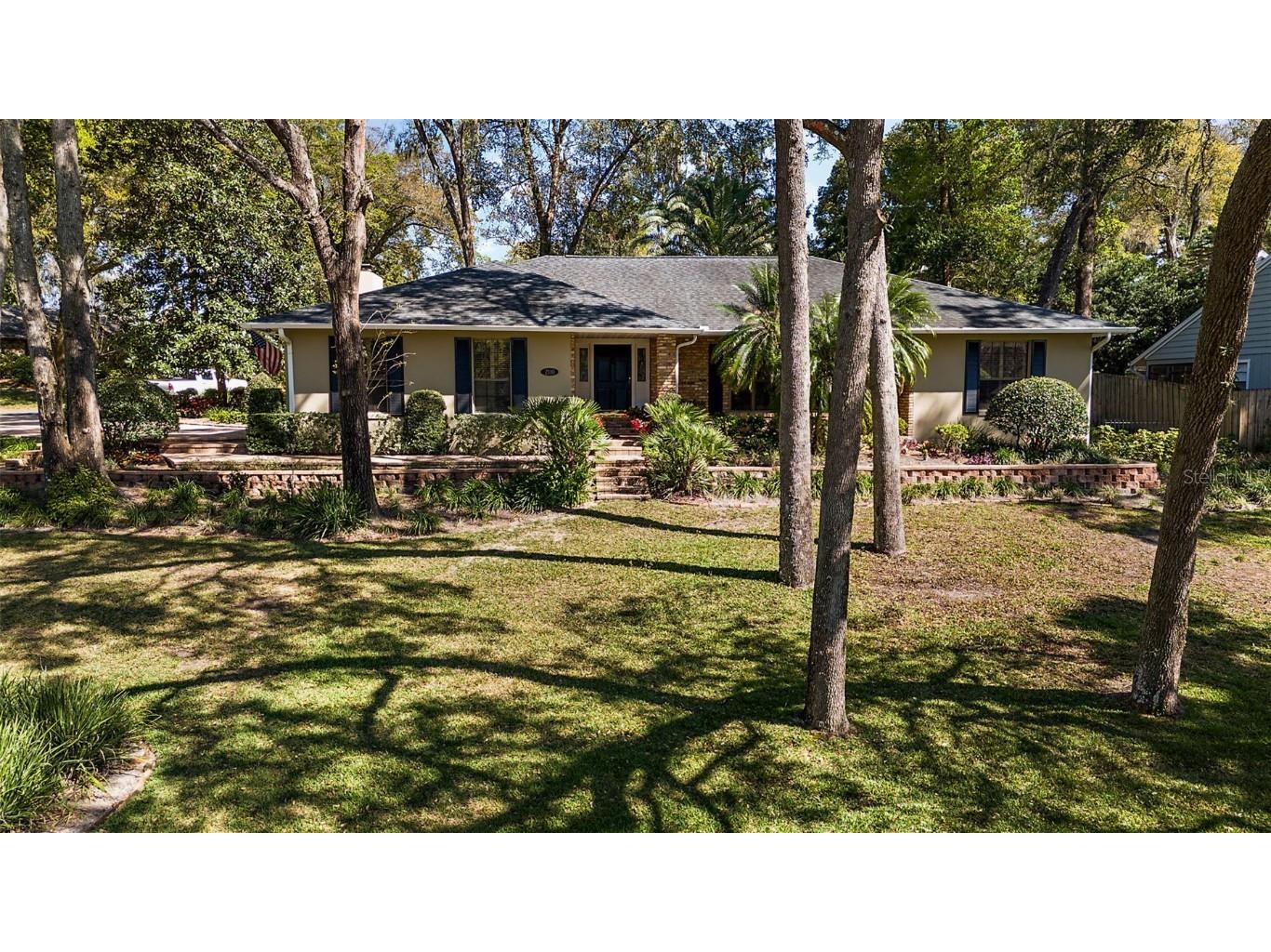 2110 Dogwood Circle Mount Dora FL 32757 - LAKE GERTRUDE O6186238 image1