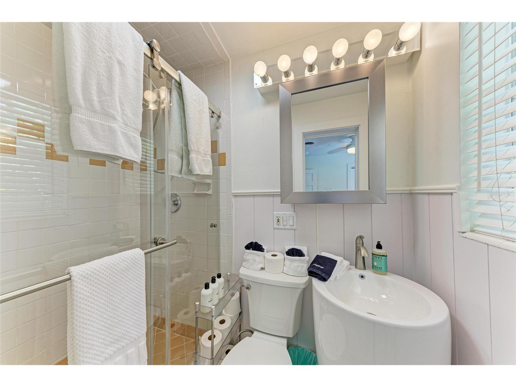2111 Avenue B Bradenton Beach FL 34217 A4683270 image16