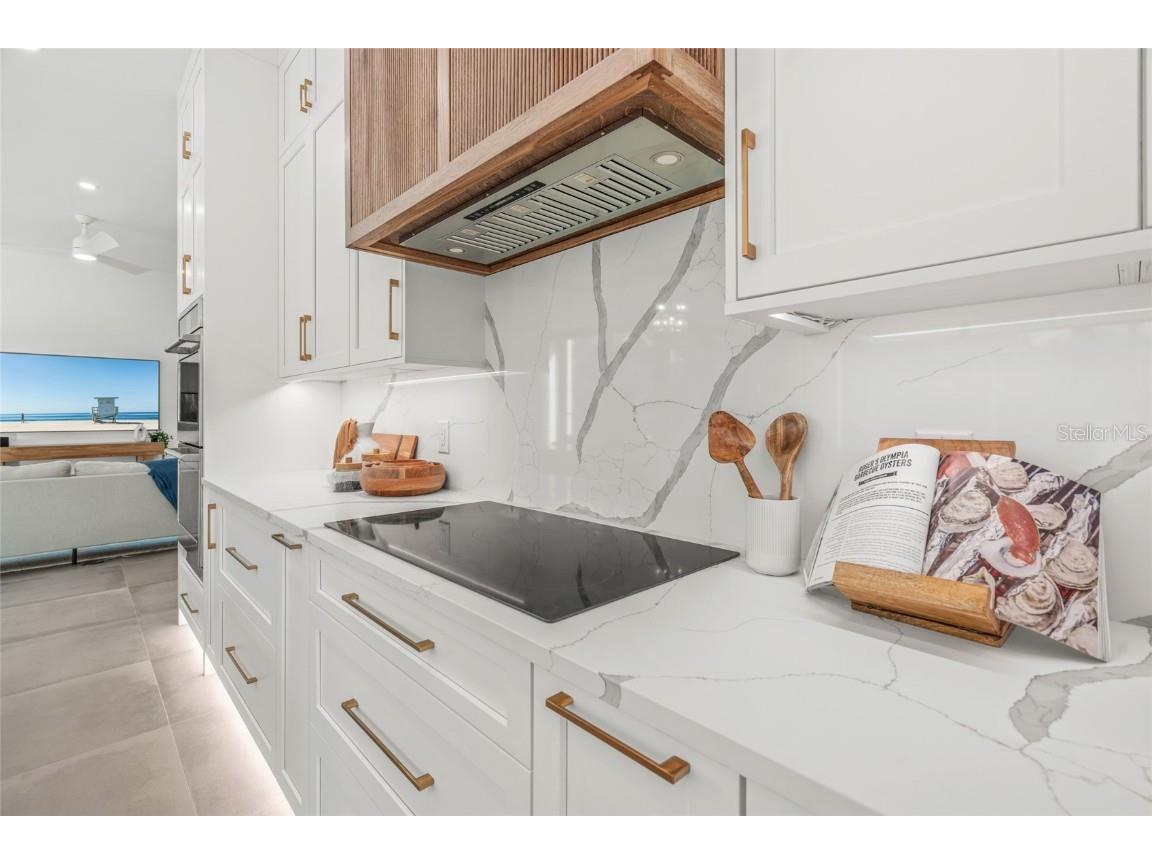 2111 Hawthorne Street Sarasota FL 34239 A4658635 image12