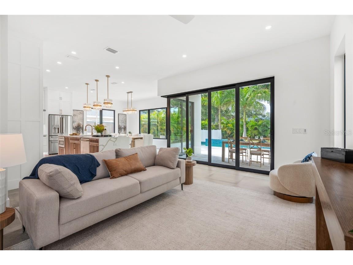 2111 Hawthorne Street Sarasota FL 34239 A4658635 image13