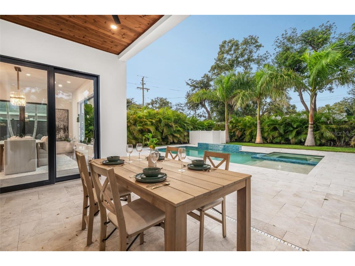 2111 Hawthorne Street Sarasota FL 34239 A4658635 image14