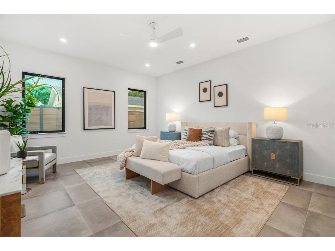 2111 Hawthorne Street Sarasota FL 34239 A4658635 image20