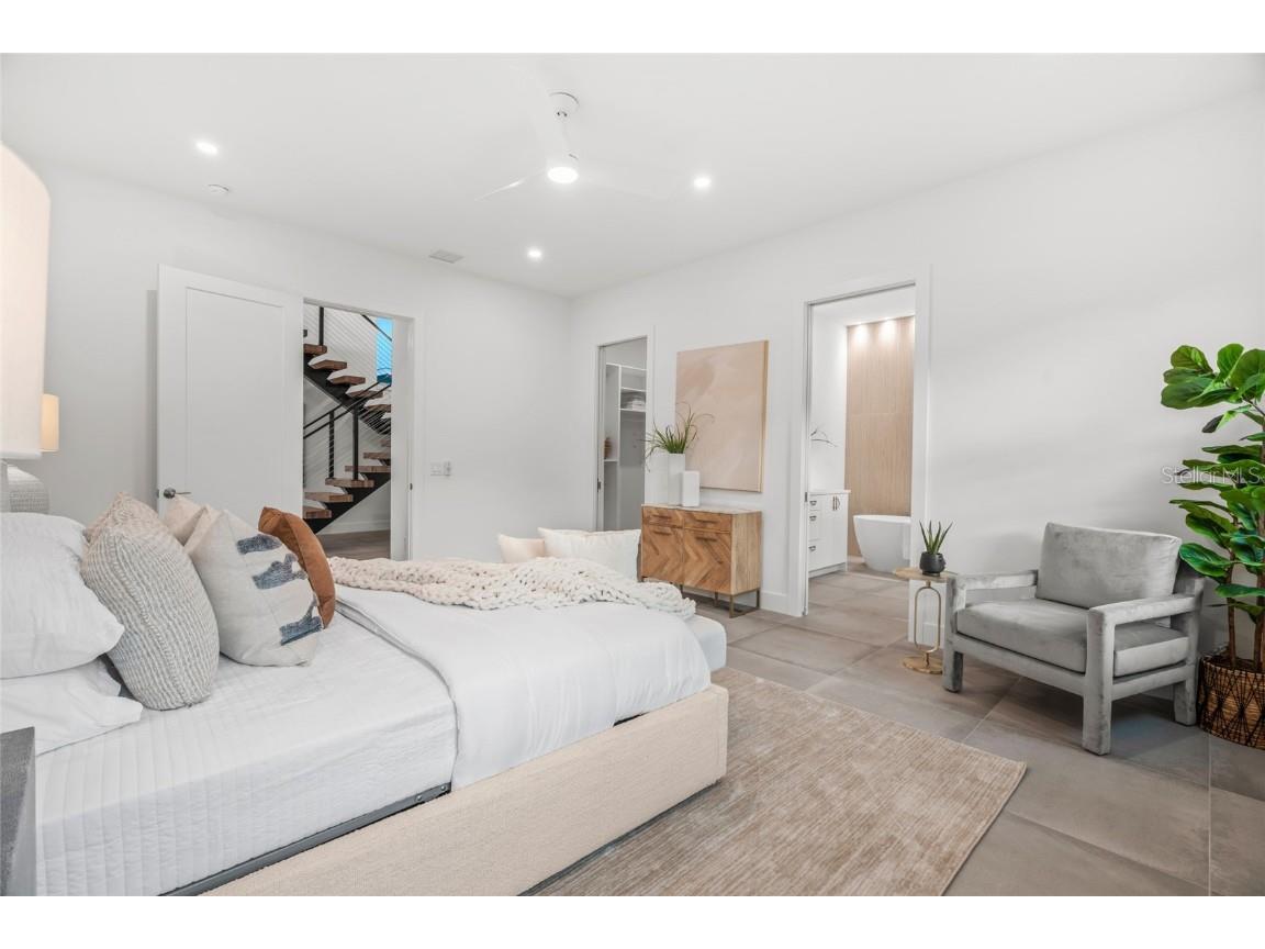 2111 Hawthorne Street Sarasota FL 34239 A4658635 image21