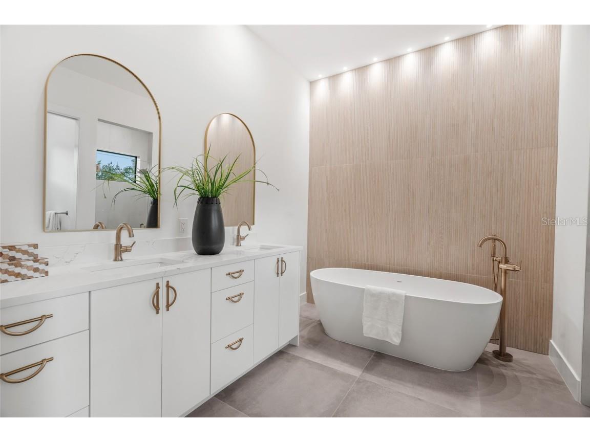 2111 Hawthorne Street Sarasota FL 34239 A4658635 image22