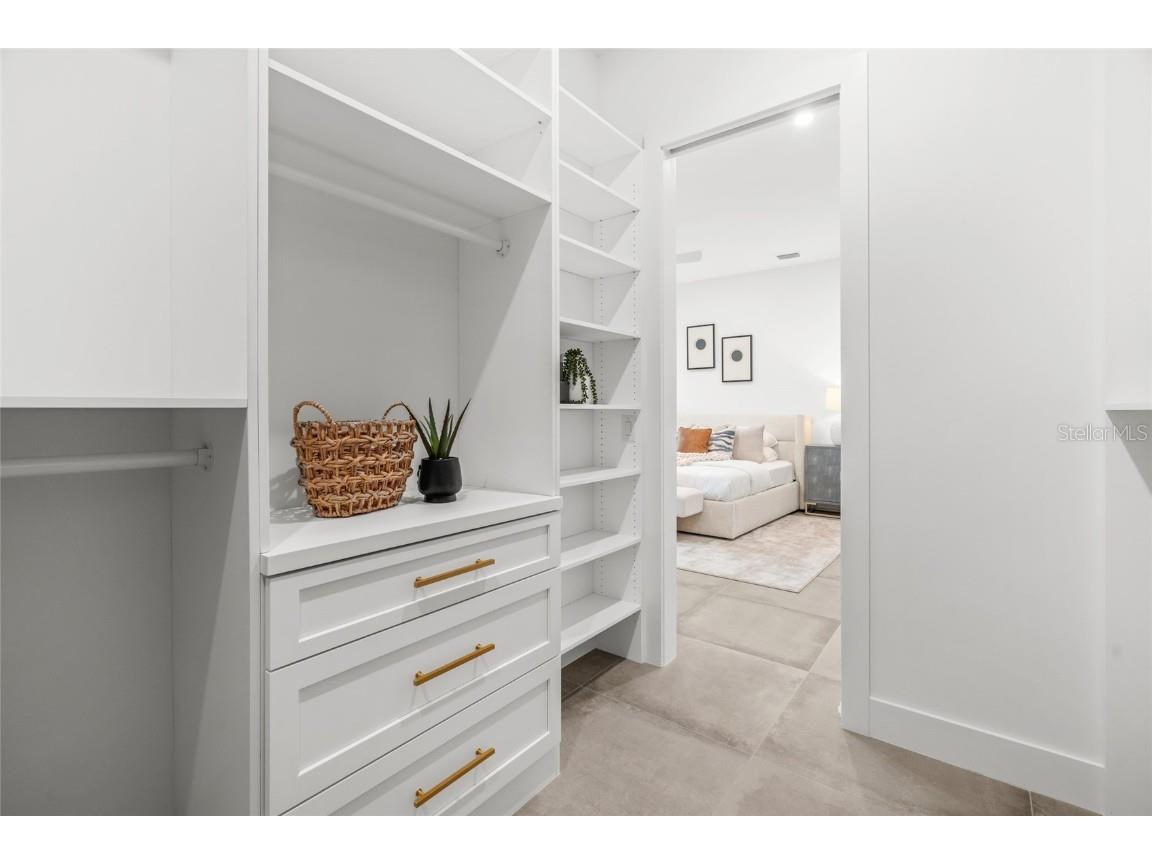 2111 Hawthorne Street Sarasota FL 34239 A4658635 image27