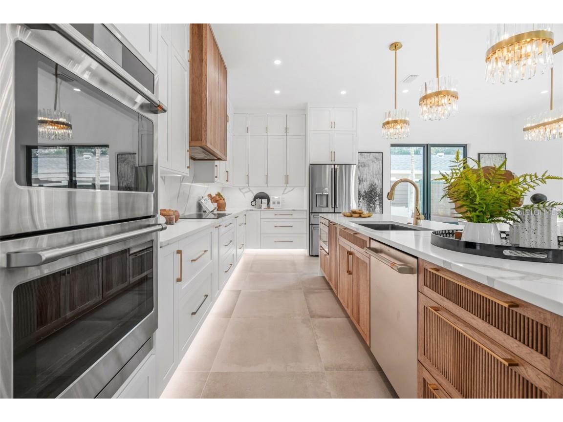 2111 Hawthorne Street Sarasota FL 34239 A4658635 image4