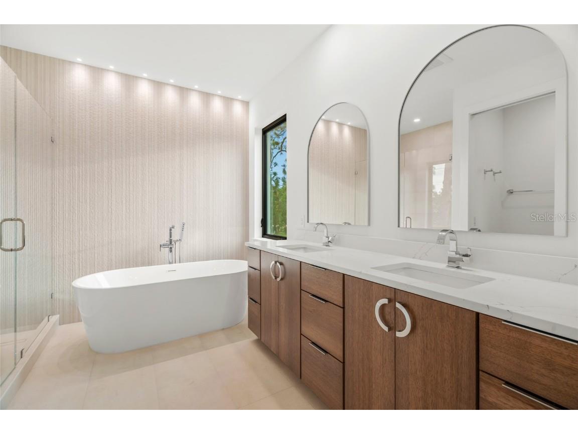 2111 Hawthorne Street Sarasota FL 34239 A4658635 image41