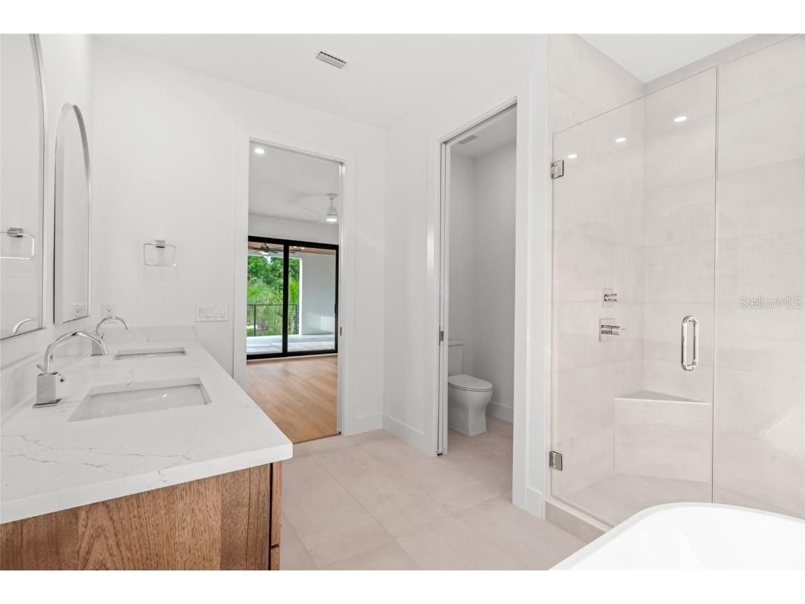 2111 Hawthorne Street Sarasota FL 34239 A4658635 image42