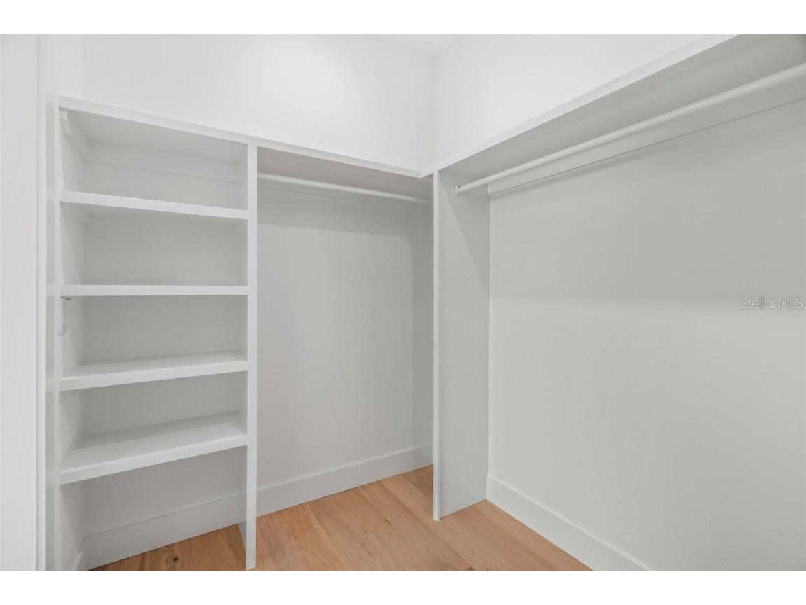 2111 Hawthorne Street Sarasota FL 34239 A4658635 image49