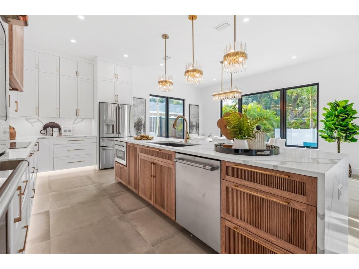 2111 Hawthorne Street Sarasota FL 34239 A4658635 image5