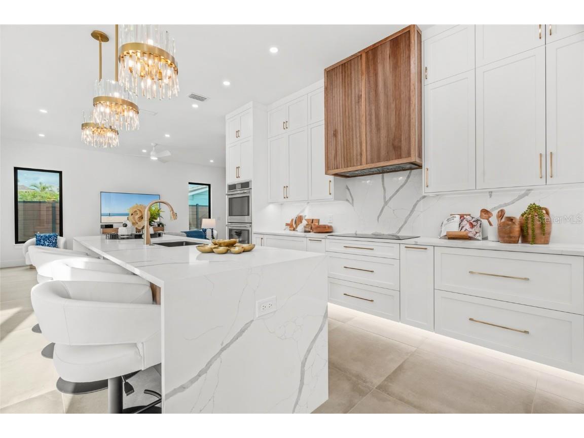 2111 Hawthorne Street Sarasota FL 34239 A4658635 image8