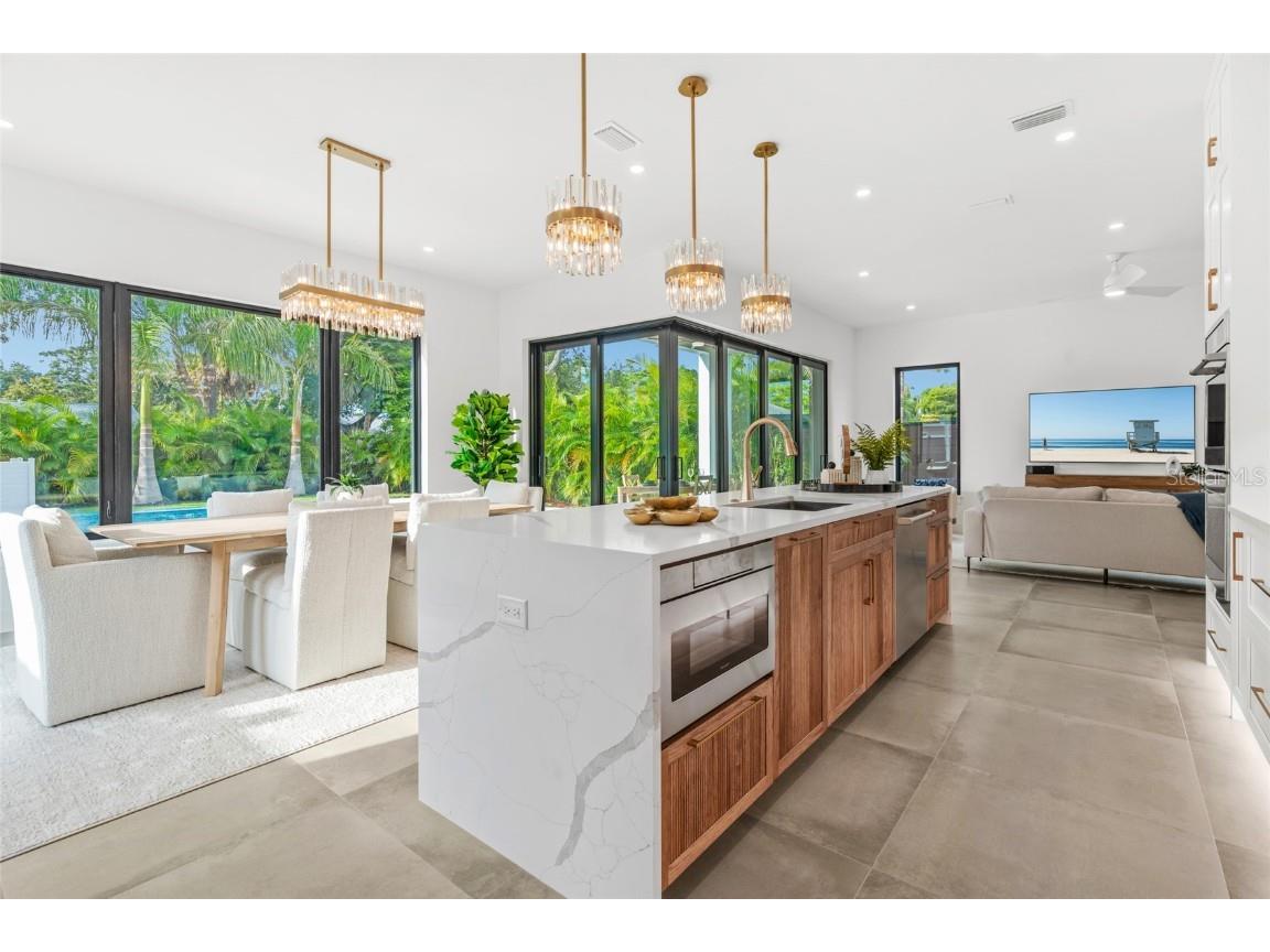 2111 Hawthorne Street Sarasota FL 34239 A4658635 image9