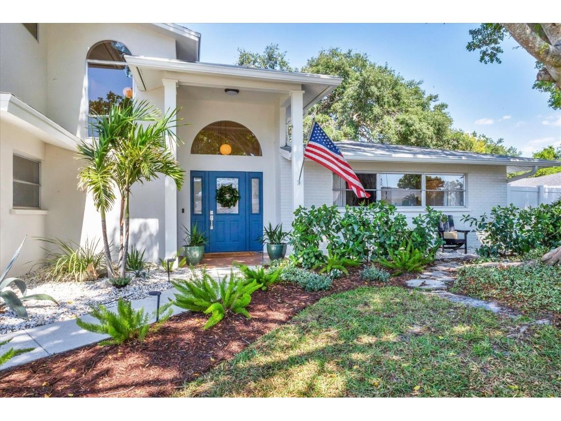 2111 Ivory Place Sarasota FL 34239 A4649842 image1